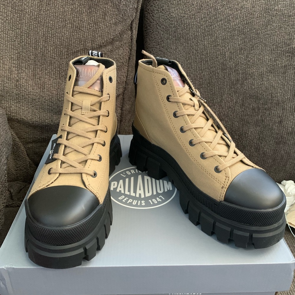 Palladium ‘Revolt HI TX’ Boots NIB 🌴